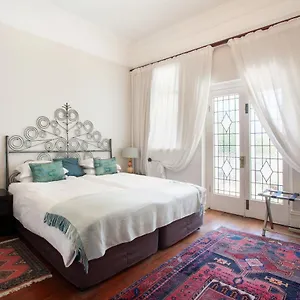 barry-hall-luxury-apartments.hotels-capetown.com/